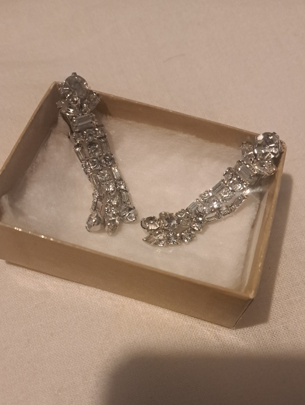 Beautiful Vintage Crystal Drop Statement Earrings - Silver Tone